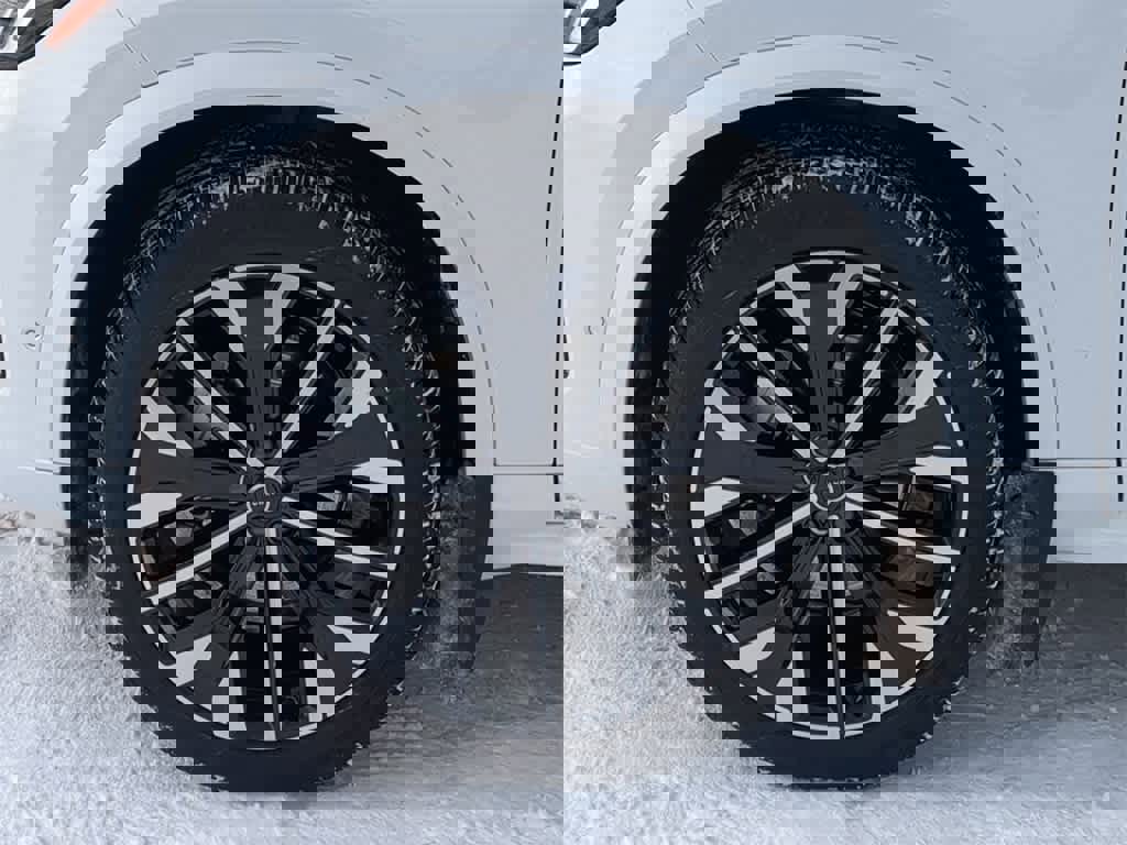 Certified 2026 Volvo XC90 B6 Plus w/ Protection Package Premier image 13