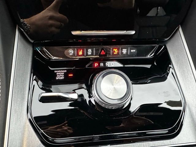 New 2026 Jeep Grand Wagoneer Limited w/ 8-Passenger Seating Package image 26