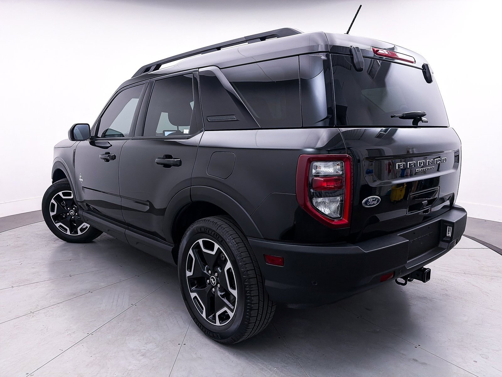 Used 2023 Ford Bronco Sport Outer Banks image 2