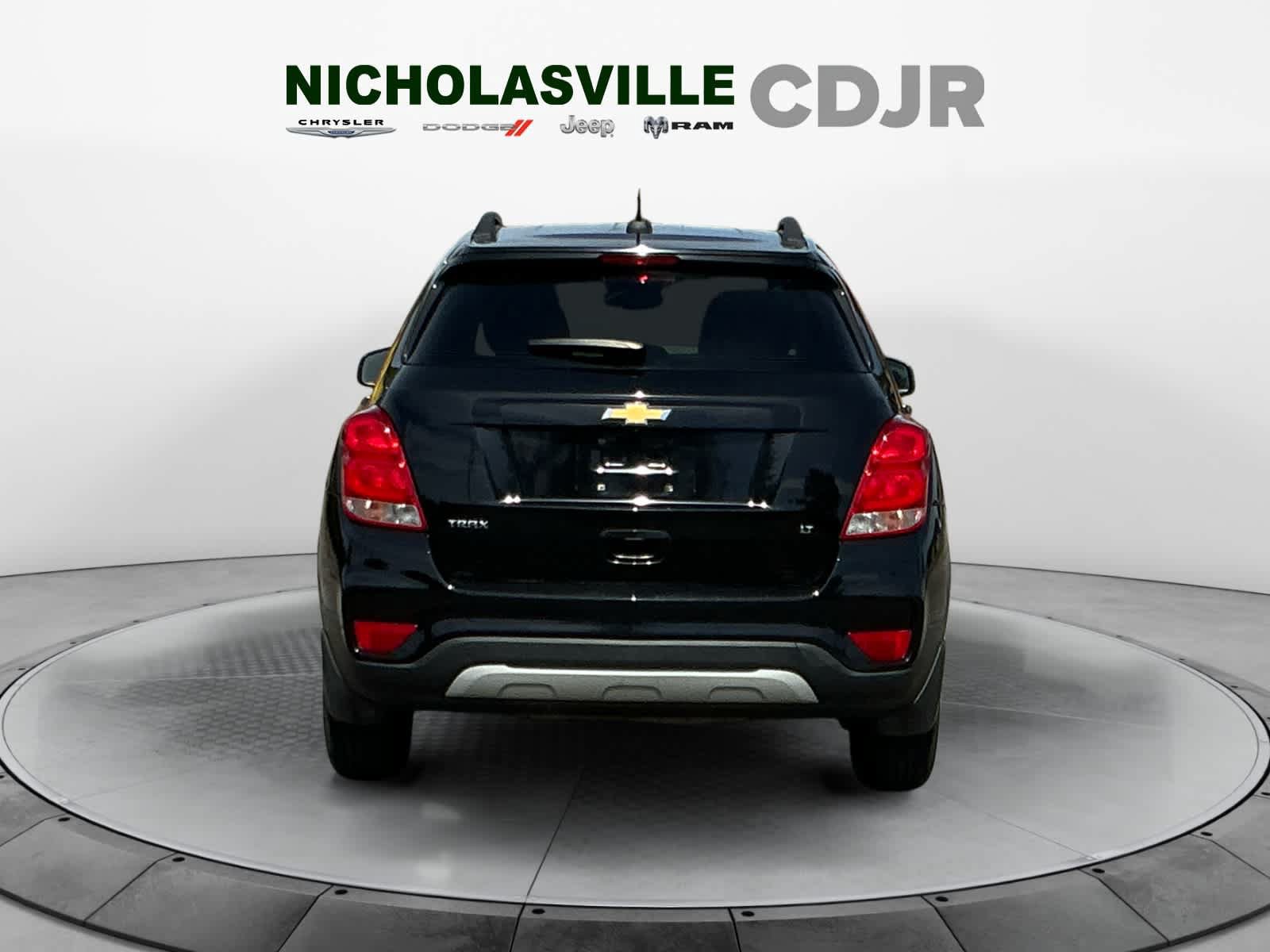 Used 2019 Chevrolet Trax LT w/ LT Convenience Package FWD image 4