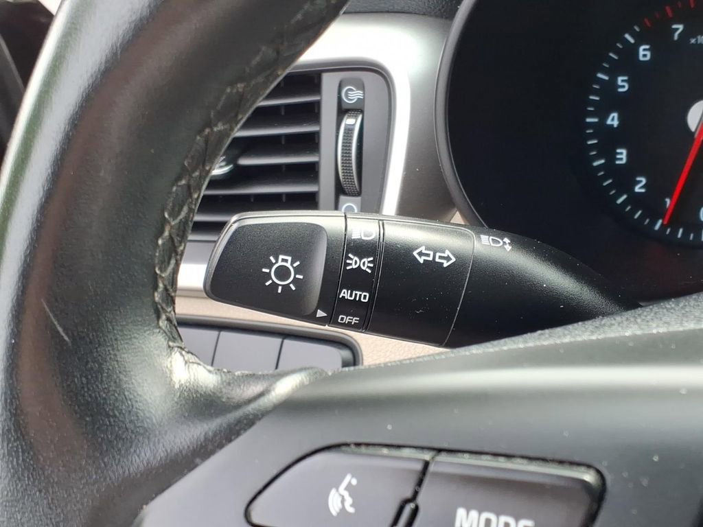 Used 2018 Kia Sorento LX w/ LX V6 Convenience Package image 17