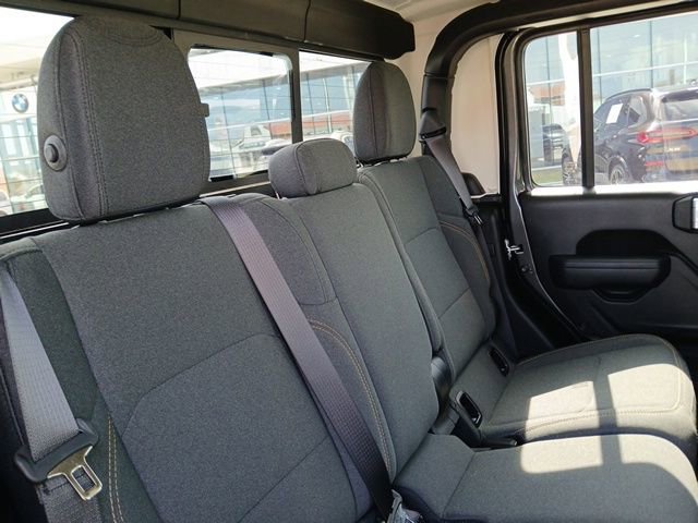 Used 2024 Jeep Gladiator Sport image 12
