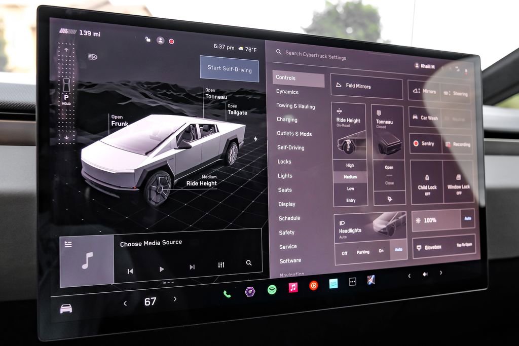 Used 2024 Tesla Cybertruck AWD Crew Cab image 21