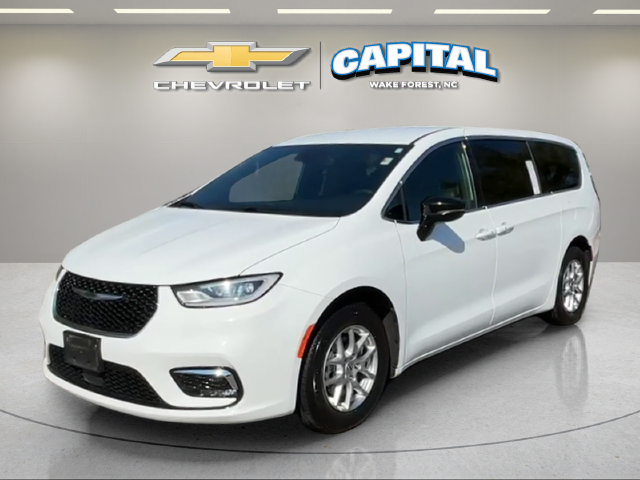 Used 2025 Chrysler Pacifica Select FWD image 1