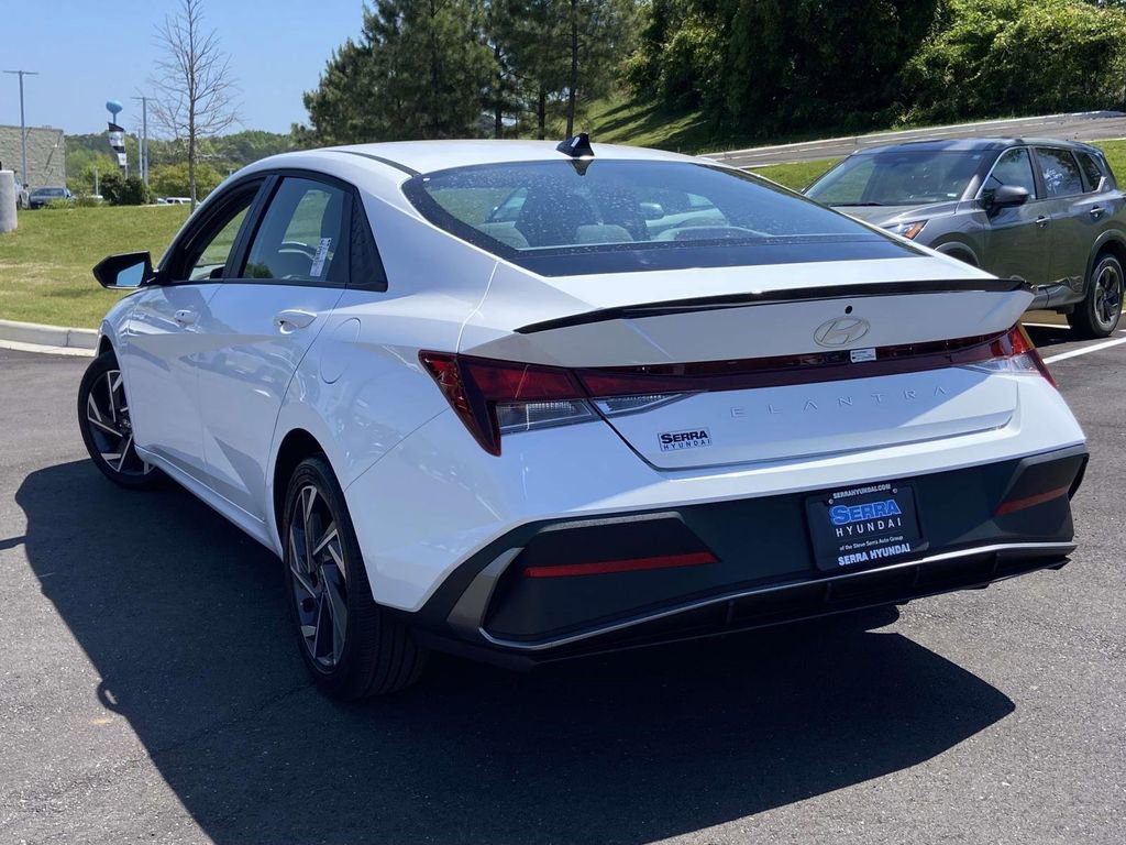 Used 2025 Hyundai Elantra Sport image 5