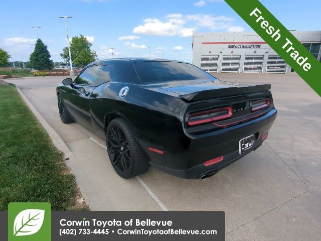 Used 2016 Dodge Challenger SXT w/ Driver Convenience Group RWD image 6