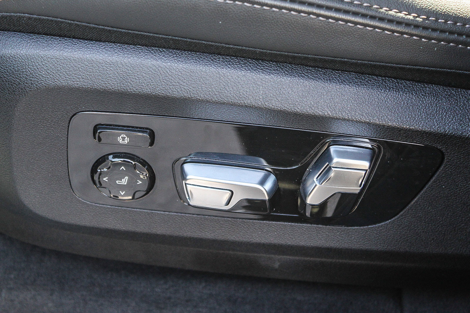 Used 2023 BMW X5 xDrive45e w/ Executive Package image 21