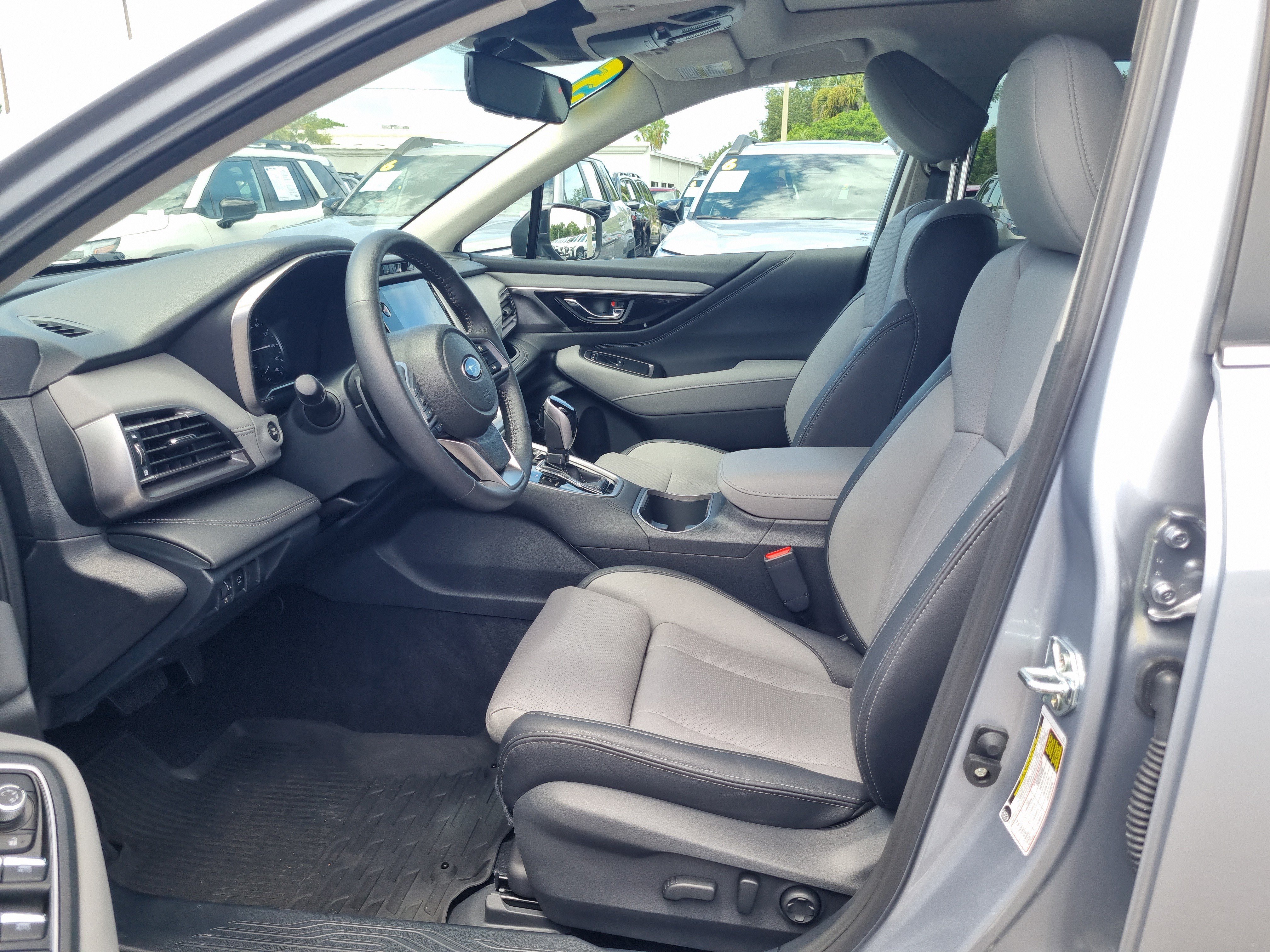 Used 2025 Subaru Outback Limited AWD/4WD image 21