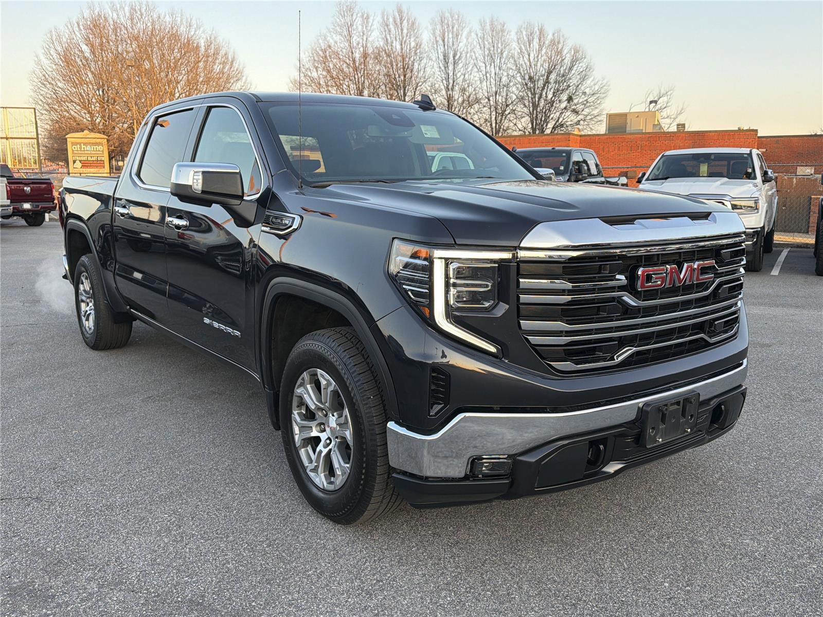 Used 2025 GMC Sierra 1500 SLT image 4