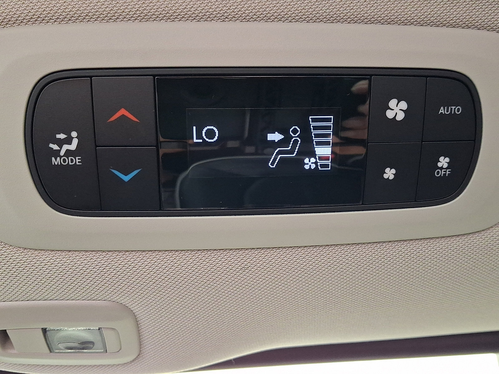 Used 2023 Chrysler Pacifica Limited FWD image 12