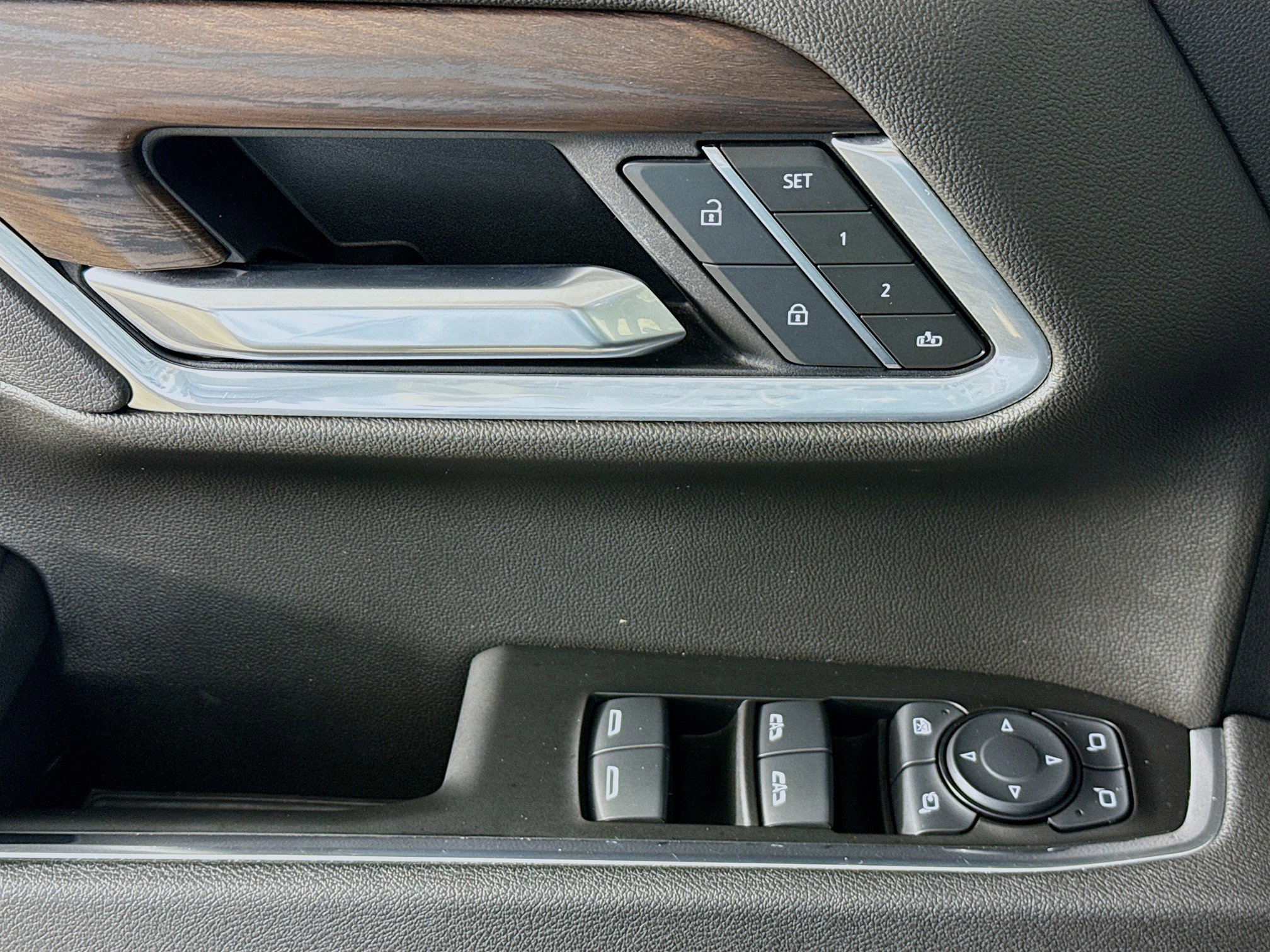 Used 2025 GMC Sierra 1500 SLT image 21