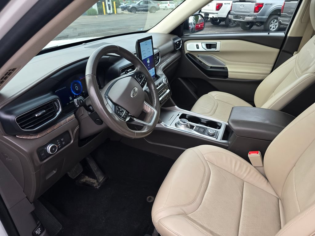 Certified 2020 Ford Explorer Platinum w/ Premium Technology Package AWD/4WD image 9