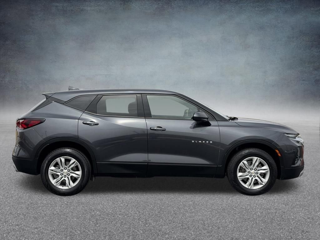 Used 2022 Chevrolet Blazer LT FWD image 2