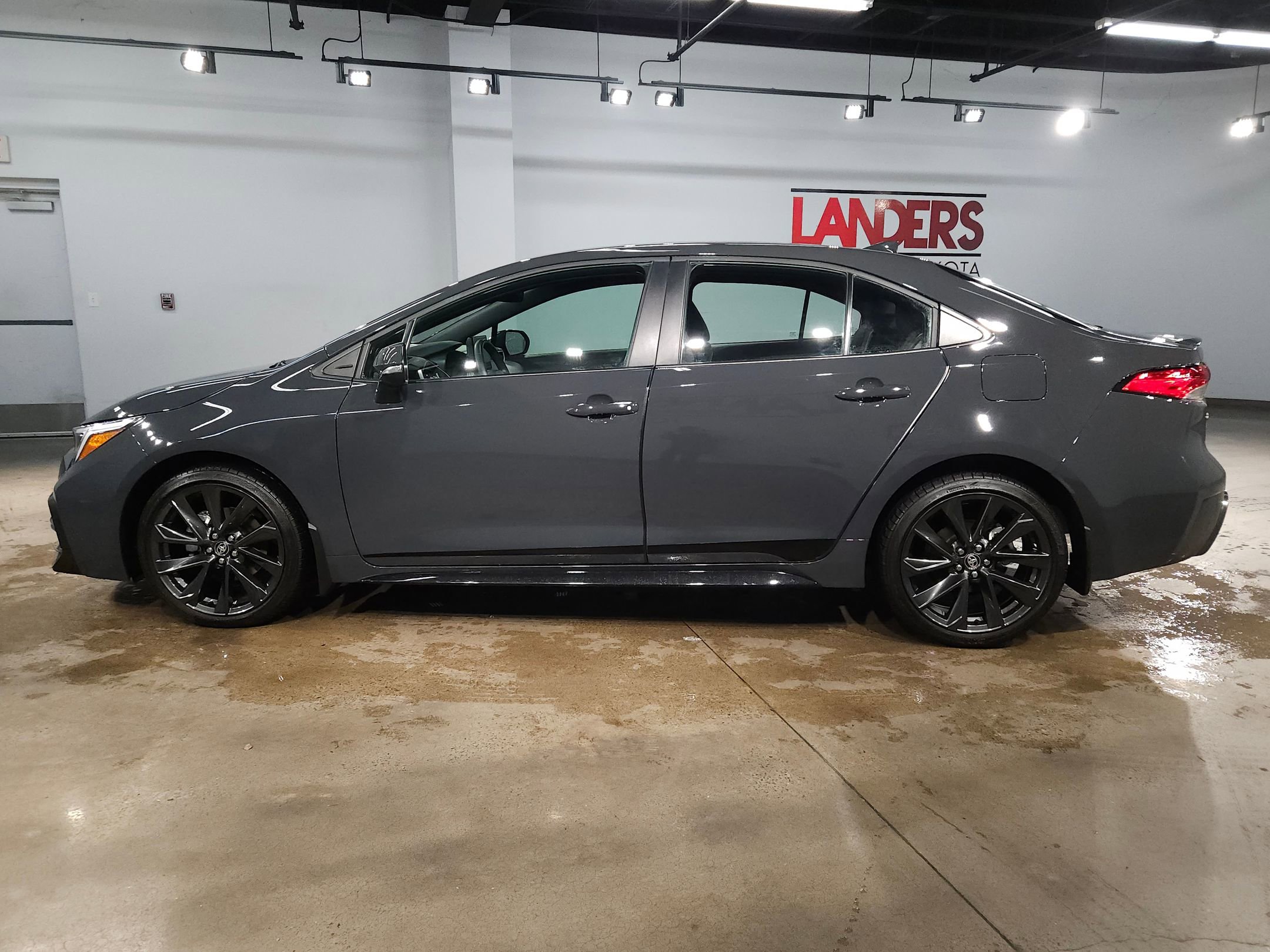 Used 2025 Toyota Corolla SE image 4