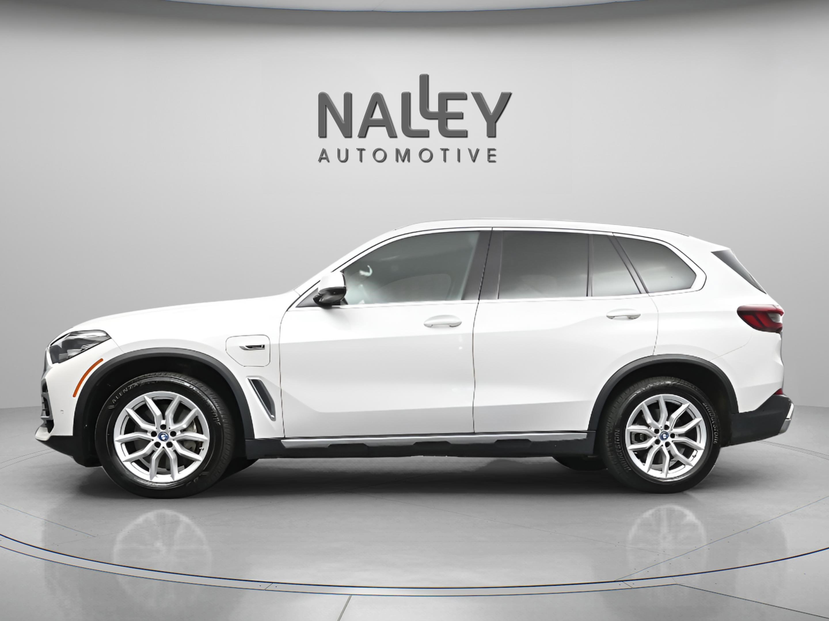 Used 2022 BMW X5 xDrive45e w/ Parking Assistance Package image 2