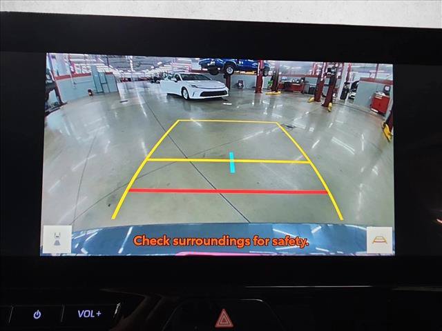 Used 2023 Toyota Venza XLE AWD/4WD image 14
