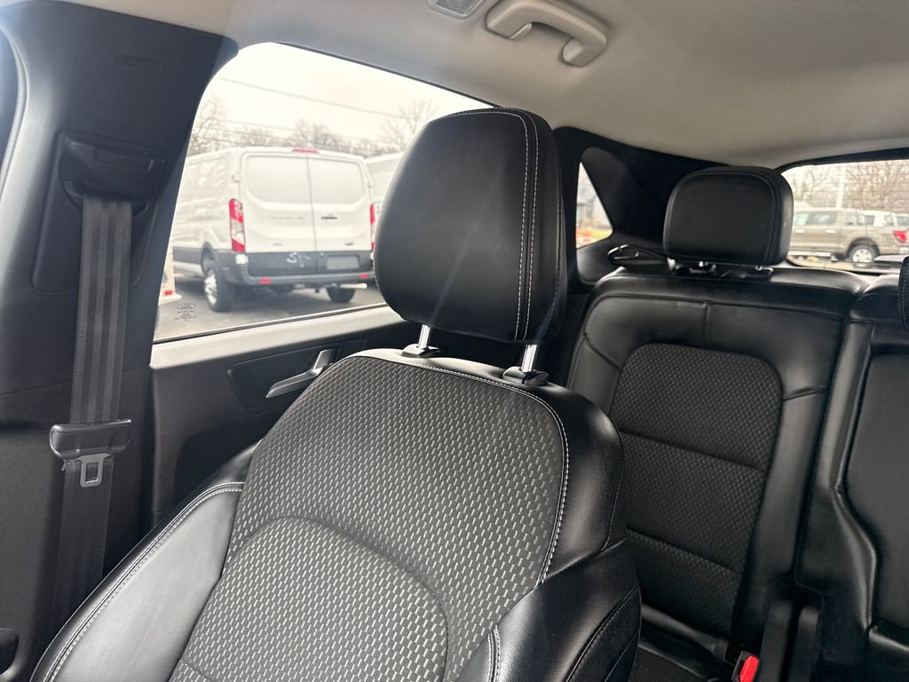 Used 2023 Ford Escape SE image 40