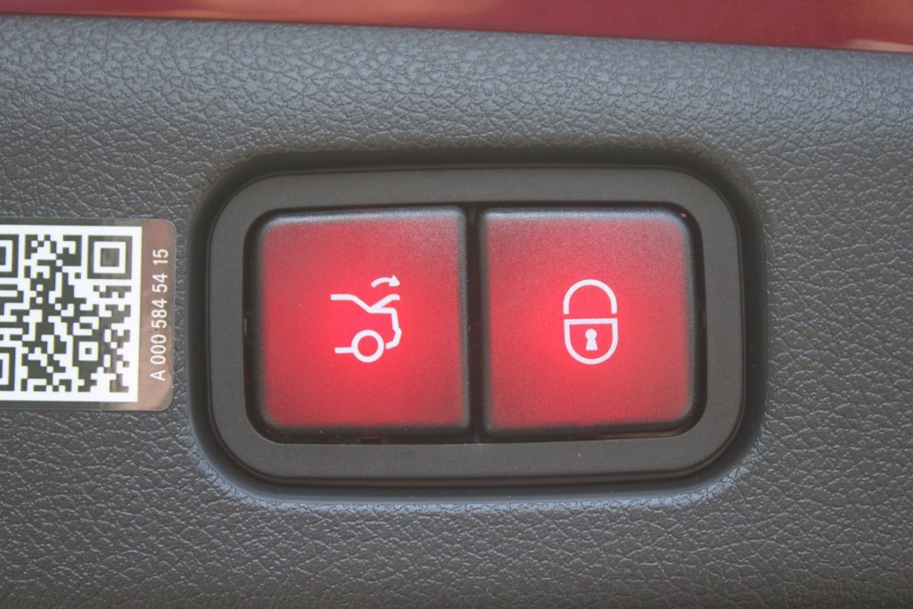 Certified 2025 Mercedes-Benz E 350 4MATIC Sedan image 9