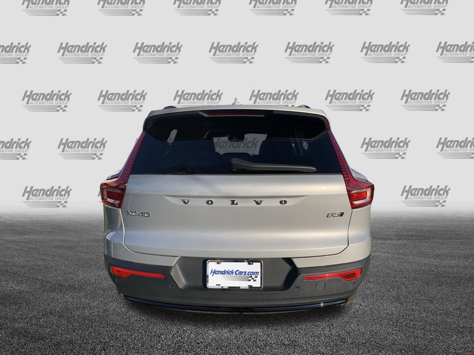 Used 2025 Volvo XC40 B5 Plus image 9