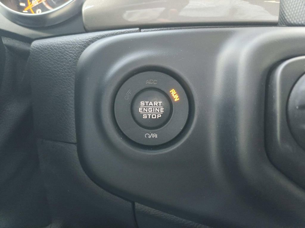 Used 2021 Jeep Wrangler Unlimited Sahara image 40