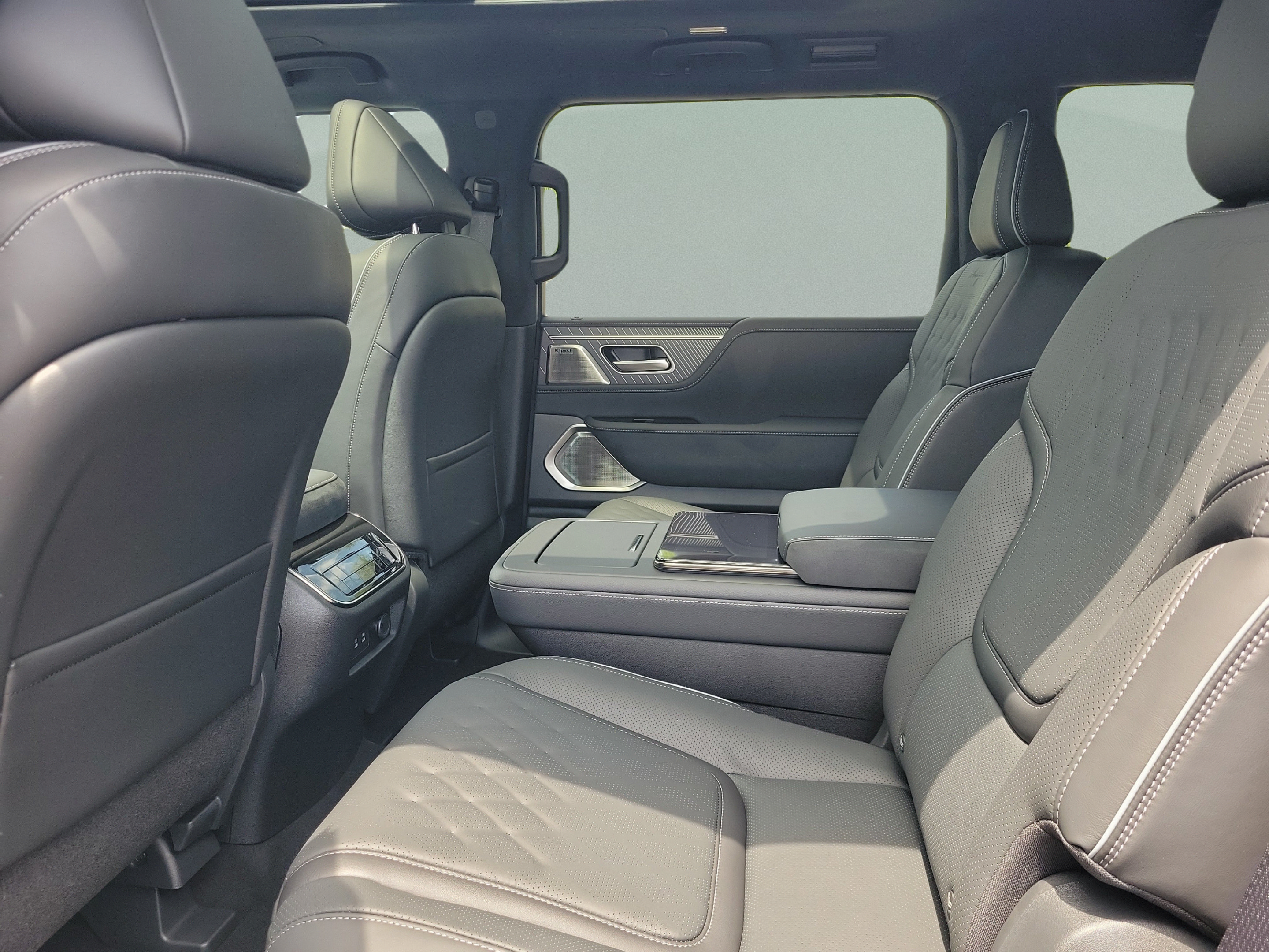 New 2027 INFINITI QX80 Autograph w/ Premium Cargo Package AWD/4WD image 22