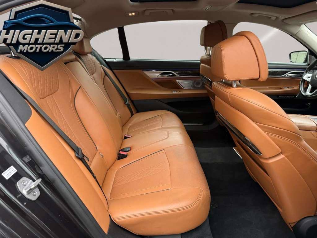 Used 2018 BMW 750i xDrive AWD/4WD image 18