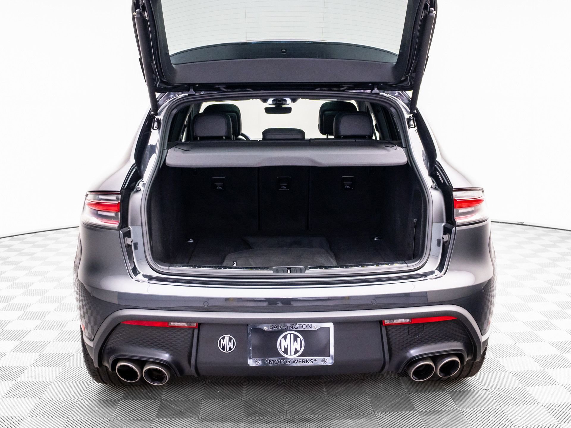 Certified 2023 Porsche Macan S AWD/4WD image 32