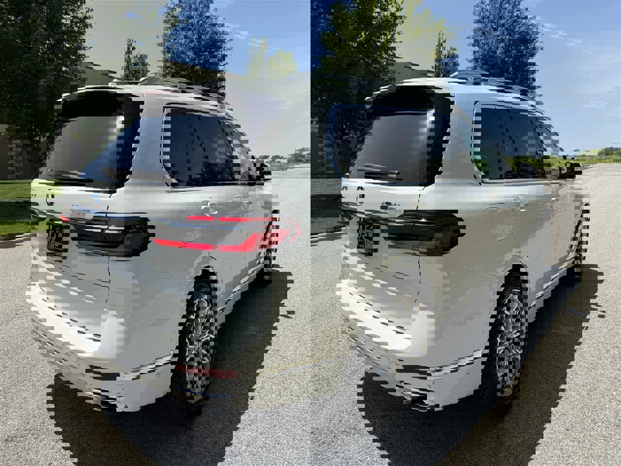 Used 2023 BMW X7 xDrive40i w/ Premium Package image 6