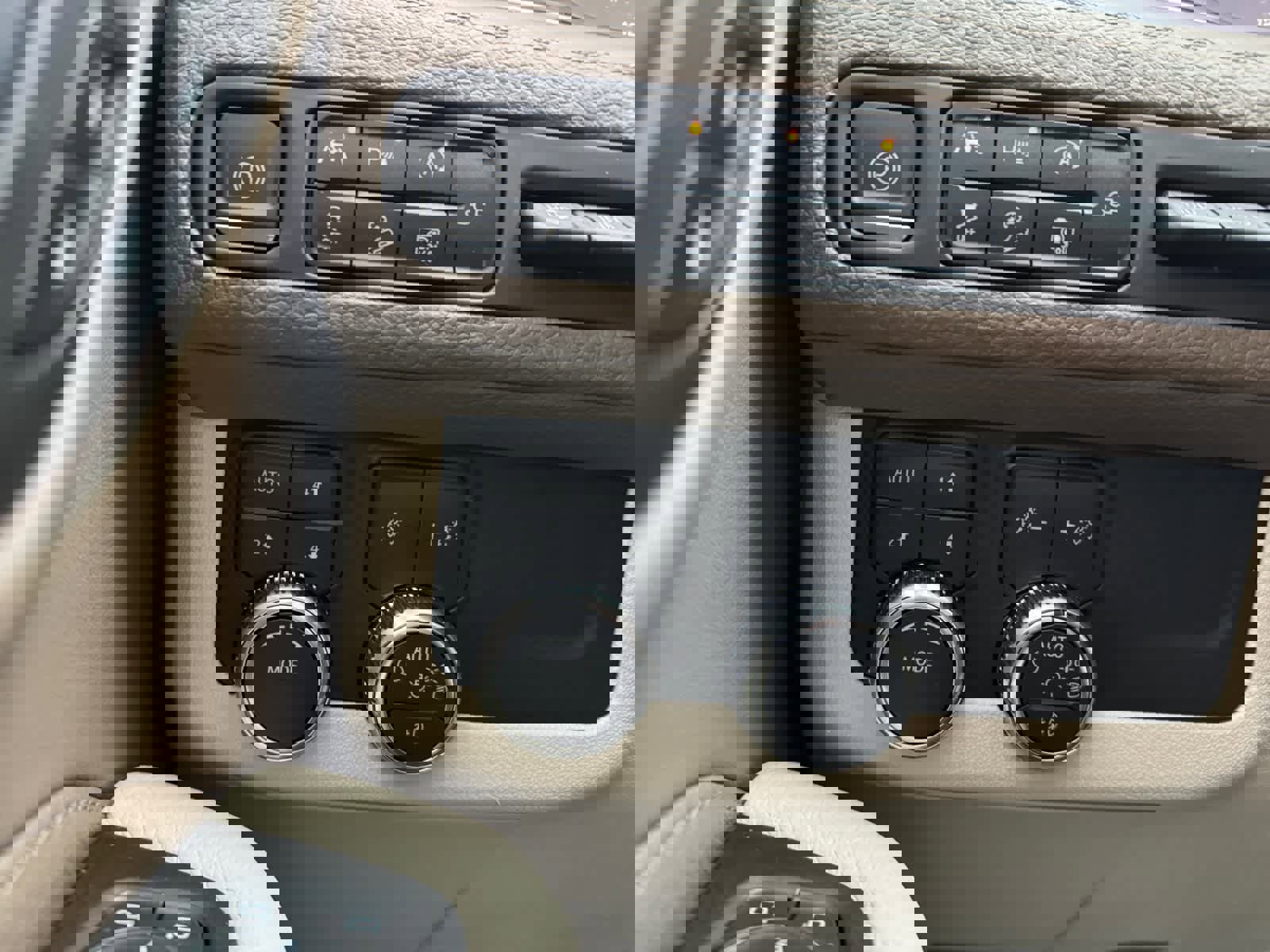 Used 2022 GMC Yukon XL Denali image 22