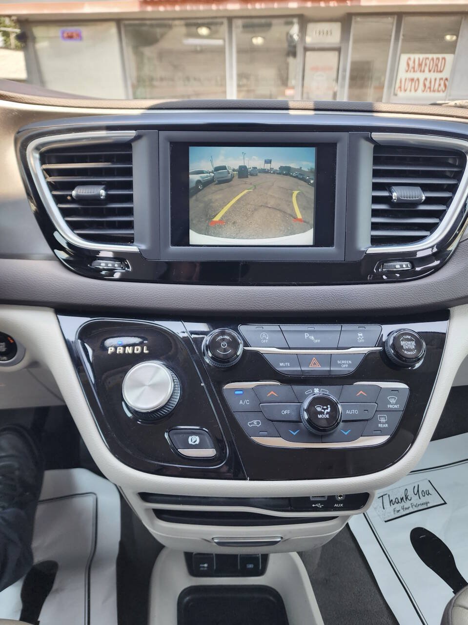 Used 2019 Chrysler Pacifica Touring-L FWD image 17
