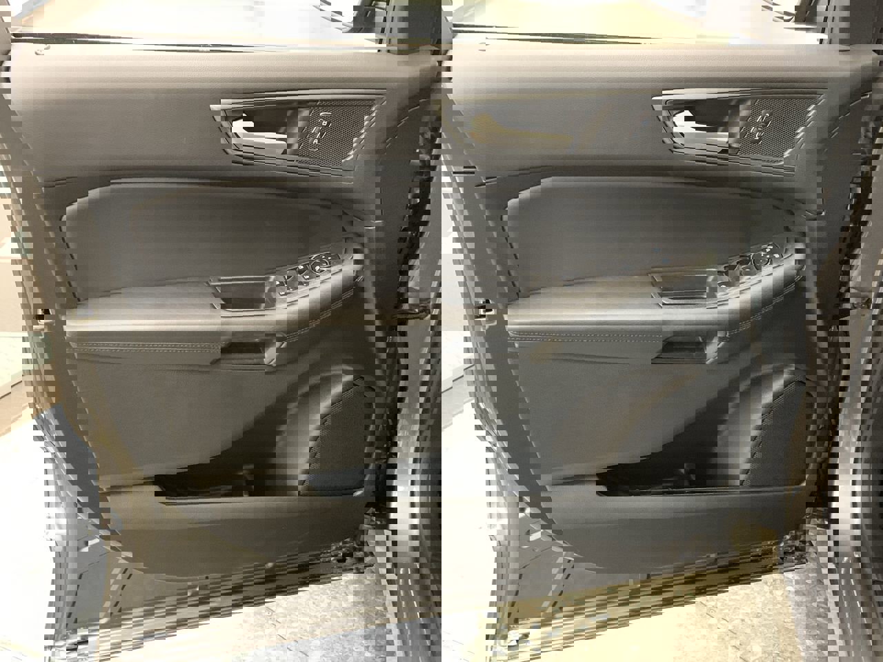 New 2024 Ford Edge SE image 5