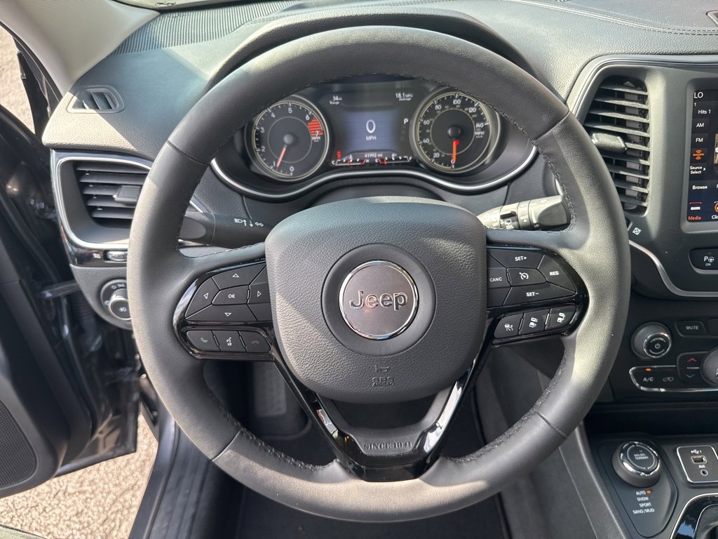 Used 2023 Jeep Cherokee Altitude Lux image 29