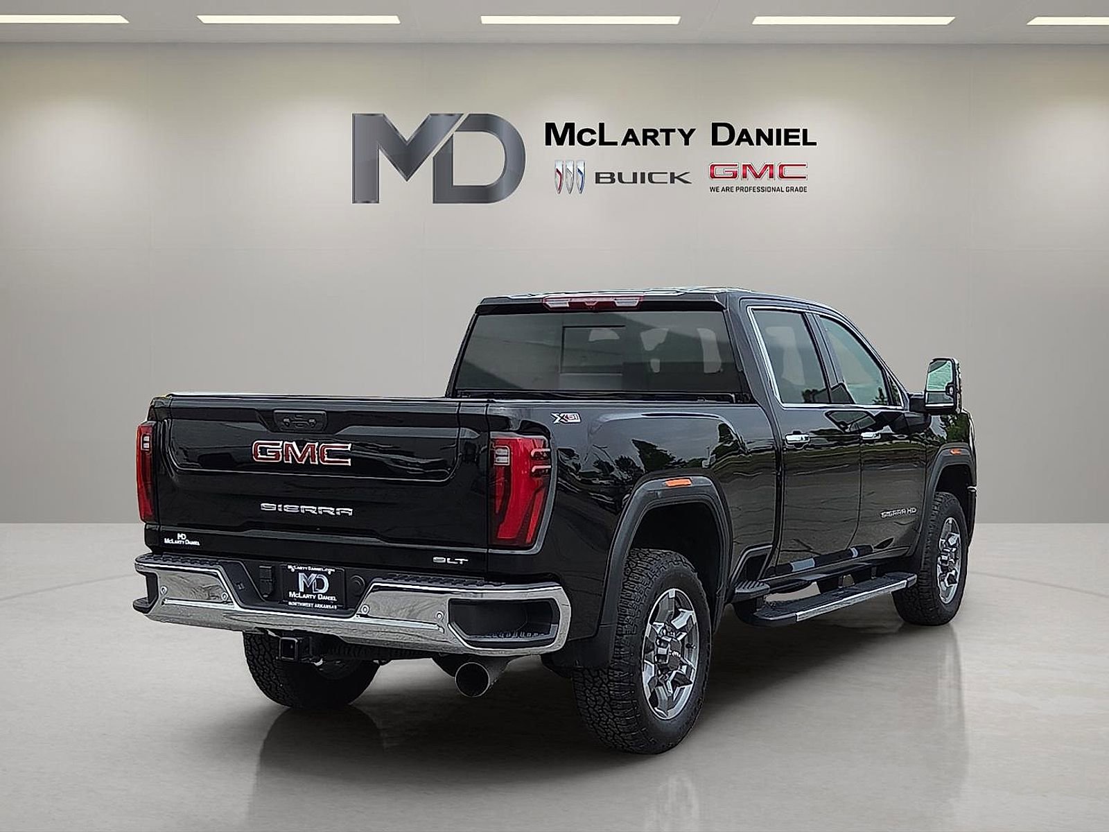 Used 2025 GMC Sierra 2500 SLT w/ SLT Premium Package AWD/4WD image 5