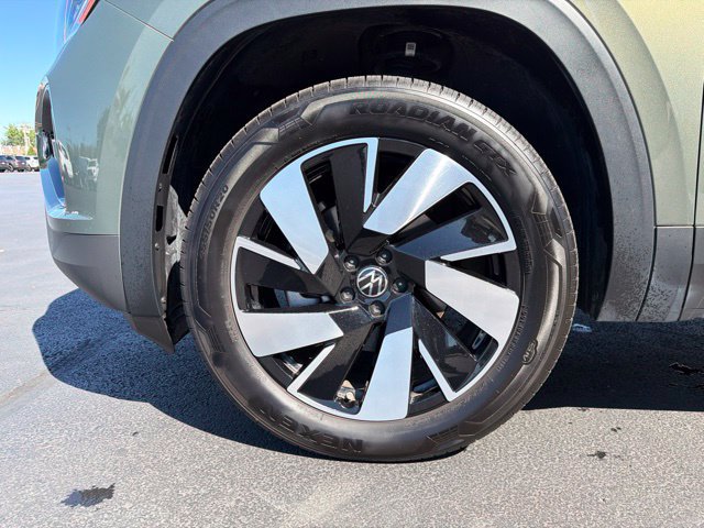 Used 2025 Volkswagen Atlas Cross Sport SEL AWD/4WD image 13