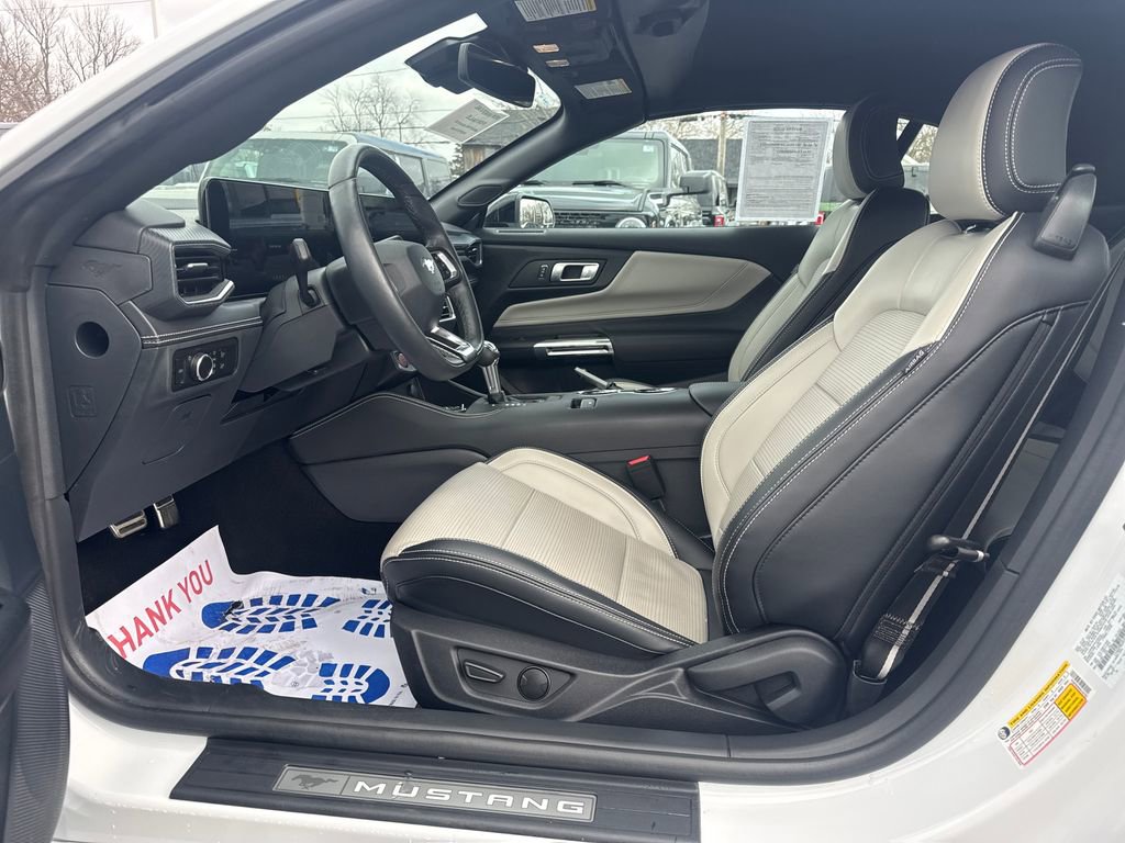 Used 2025 Ford Mustang Premium image 16