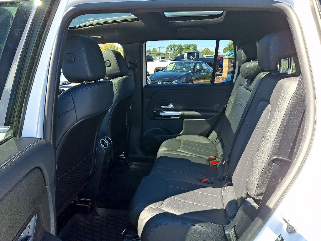 Used 2023 Mercedes-Benz GLB 250 4MATIC w/ Premium Package image 10