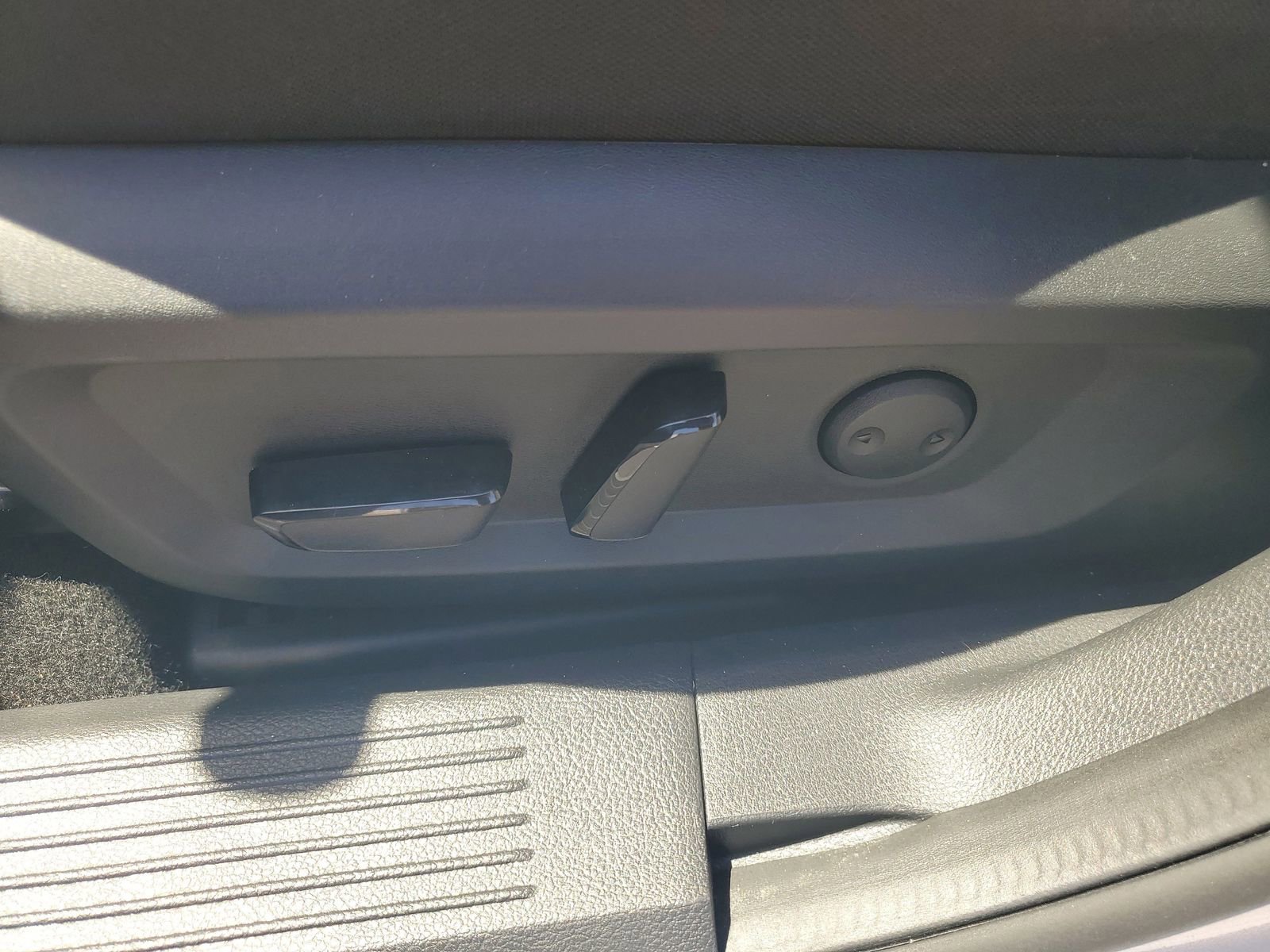 Used 2023 Nissan Rogue SV AWD/4WD image 7