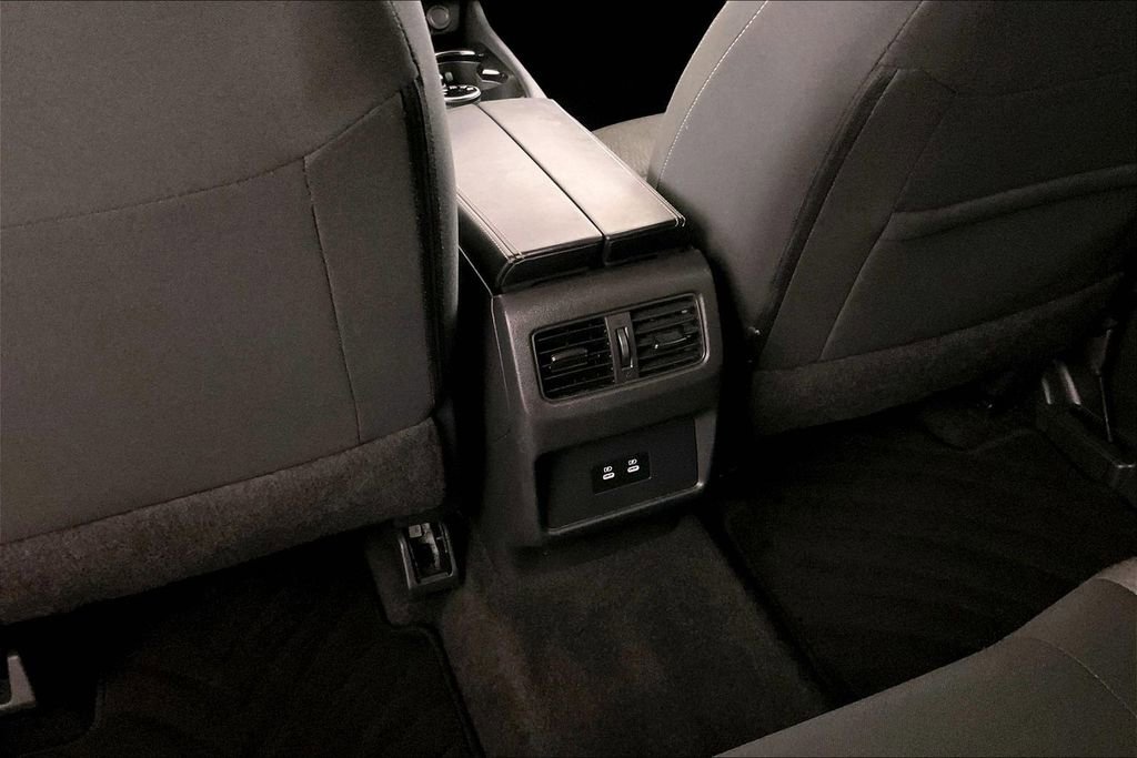 Used 2025 Nissan Rogue SV image 10