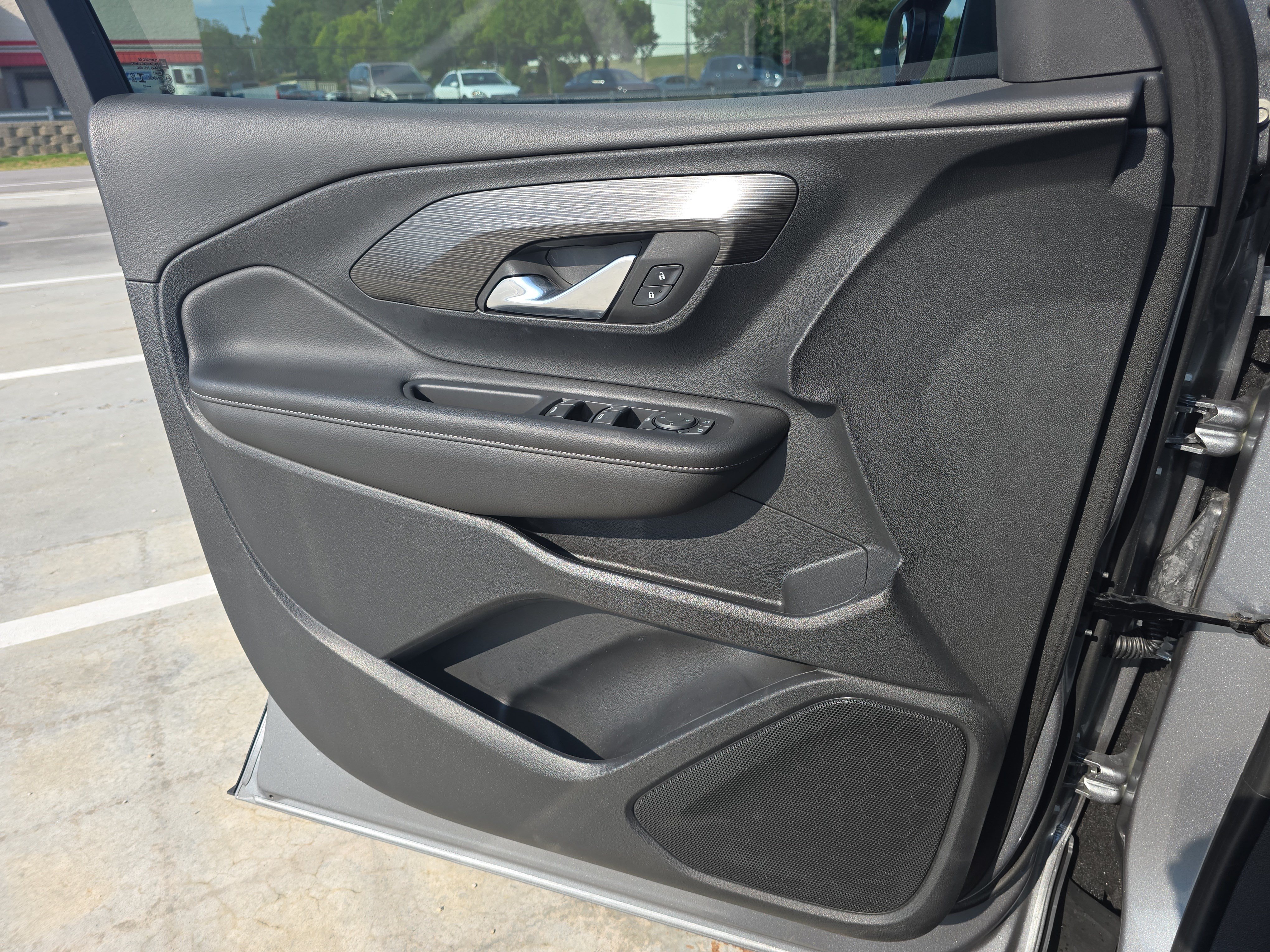 Used 2023 GMC Terrain SLE FWD image 25