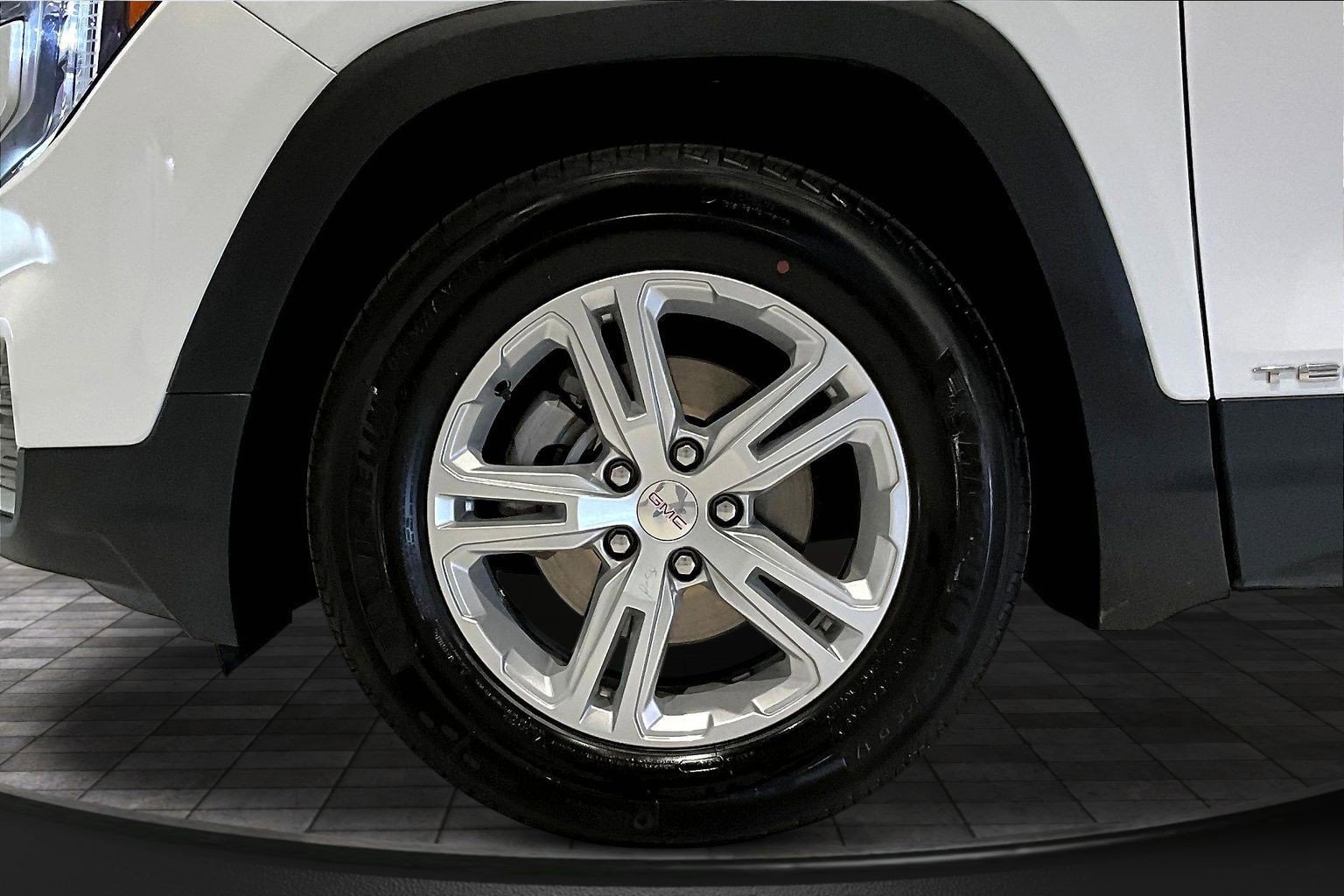 Used 2024 GMC Terrain SLE FWD image 33