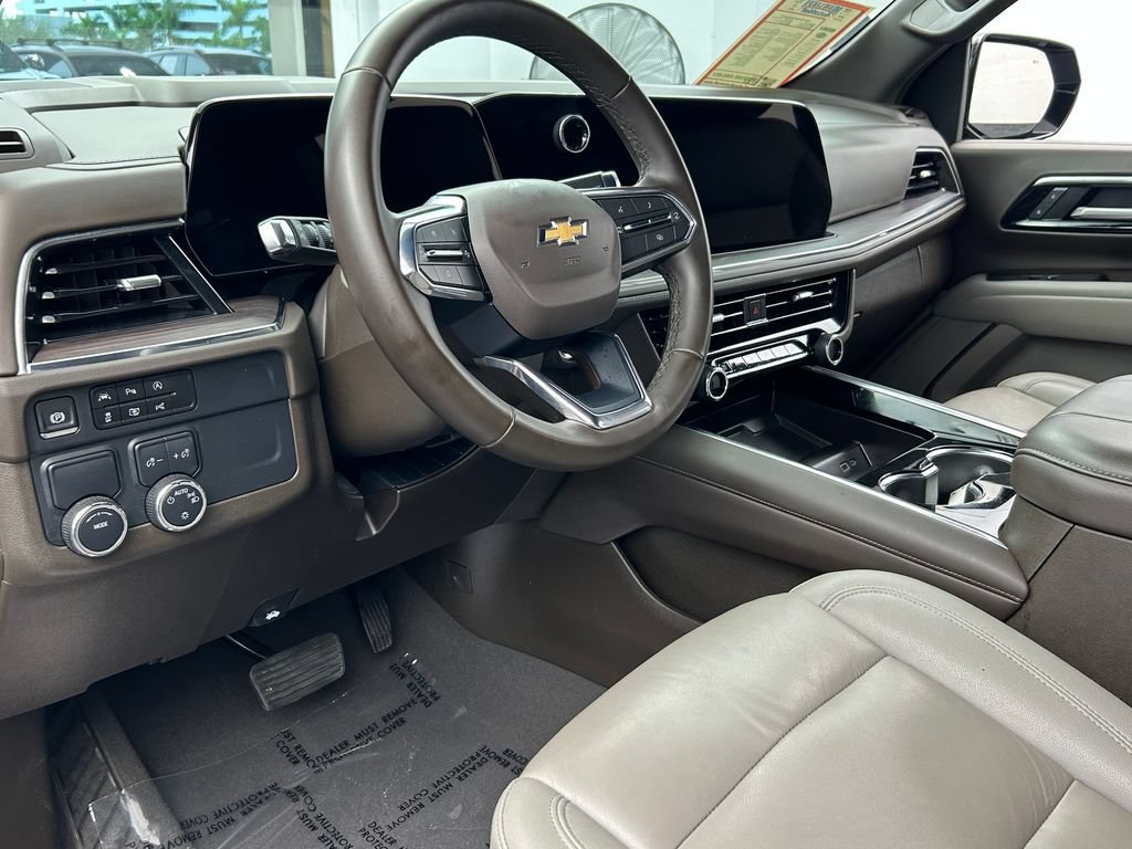 Used 2025 Chevrolet Suburban LT RWD image 55