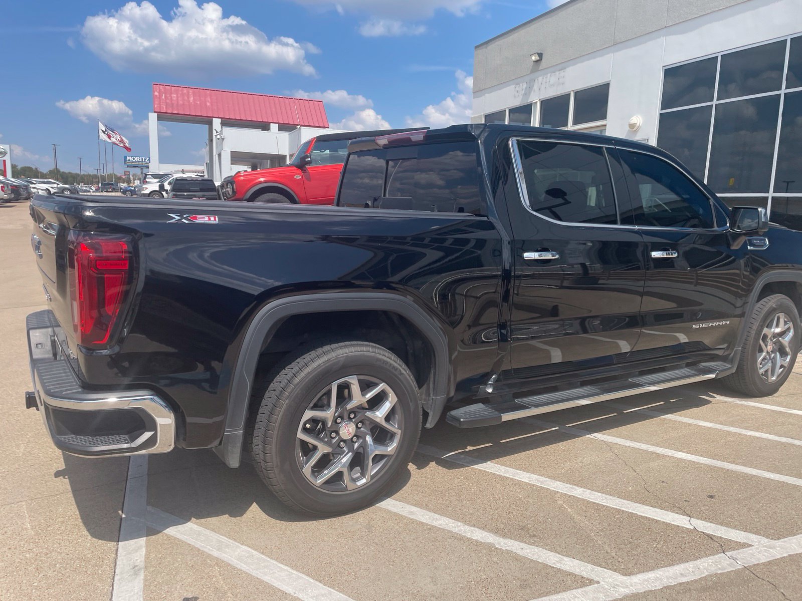 Used 2023 GMC Sierra 1500 SLT w/ SLT Premium Package AWD/4WD image 29