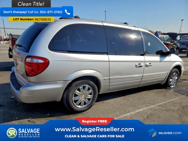 Used 2005 Chrysler Town & Country Limited image 4