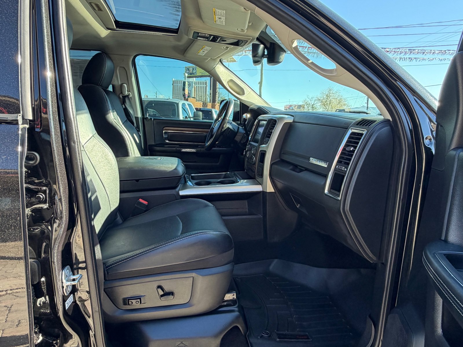 Used 2016 RAM 2500 Laramie AWD/4WD image 14