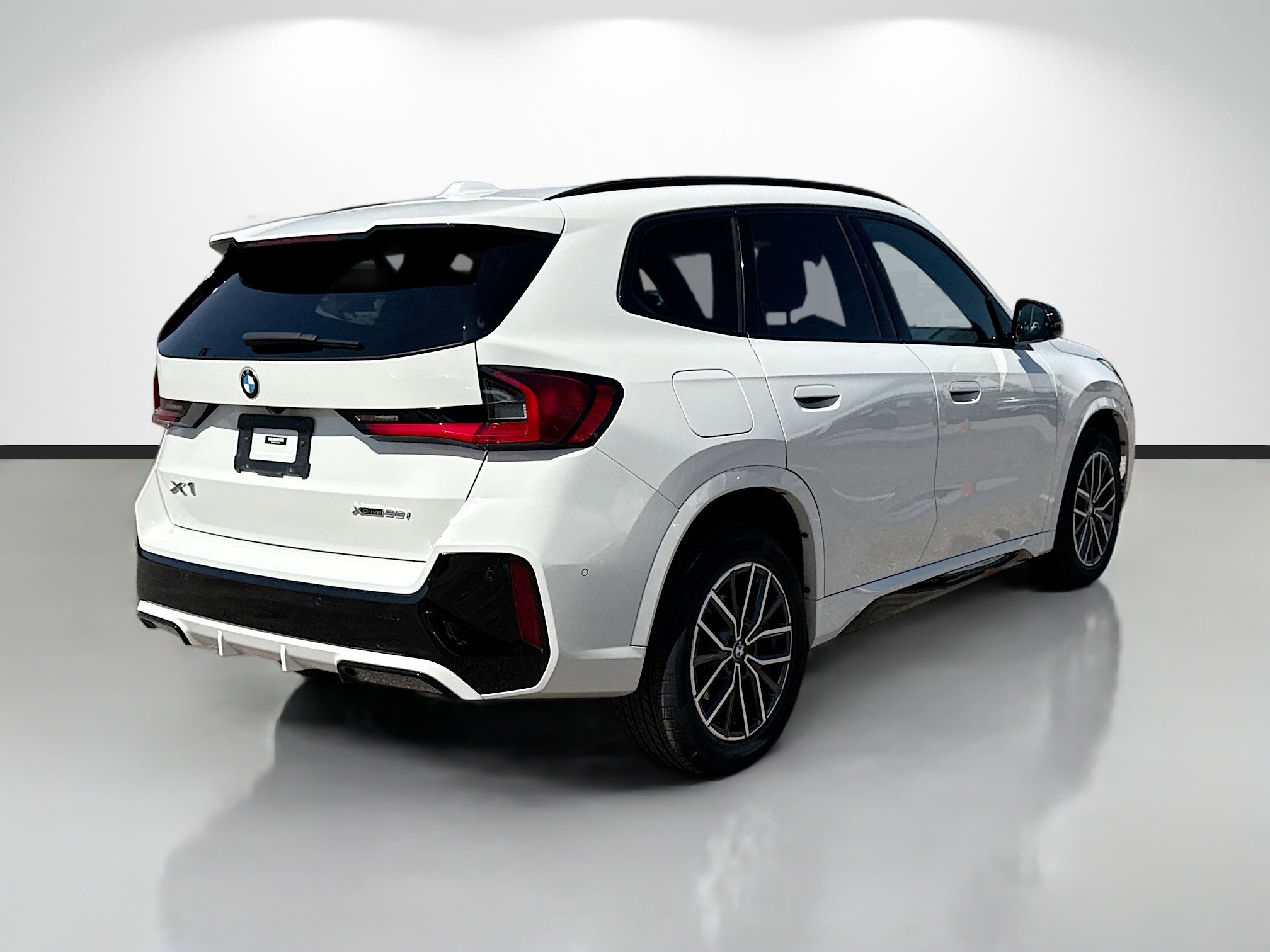 Used 2023 BMW X1 xDrive28i image 3