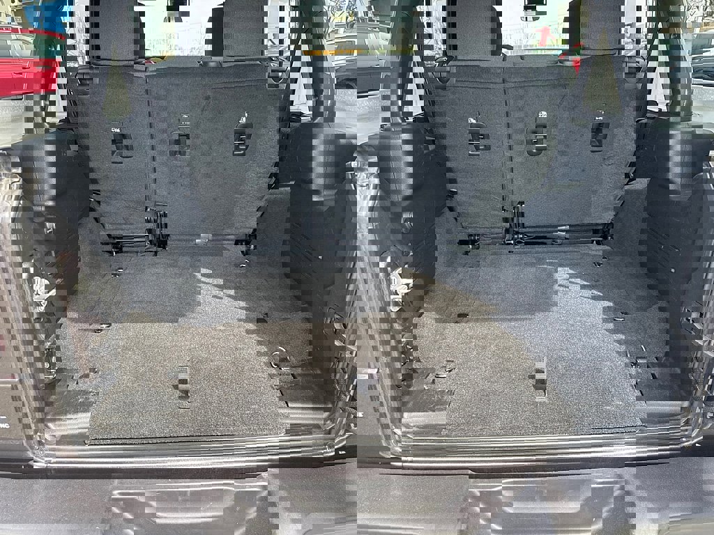 Used 2025 Jeep Wrangler Unlimited Rubicon image 24