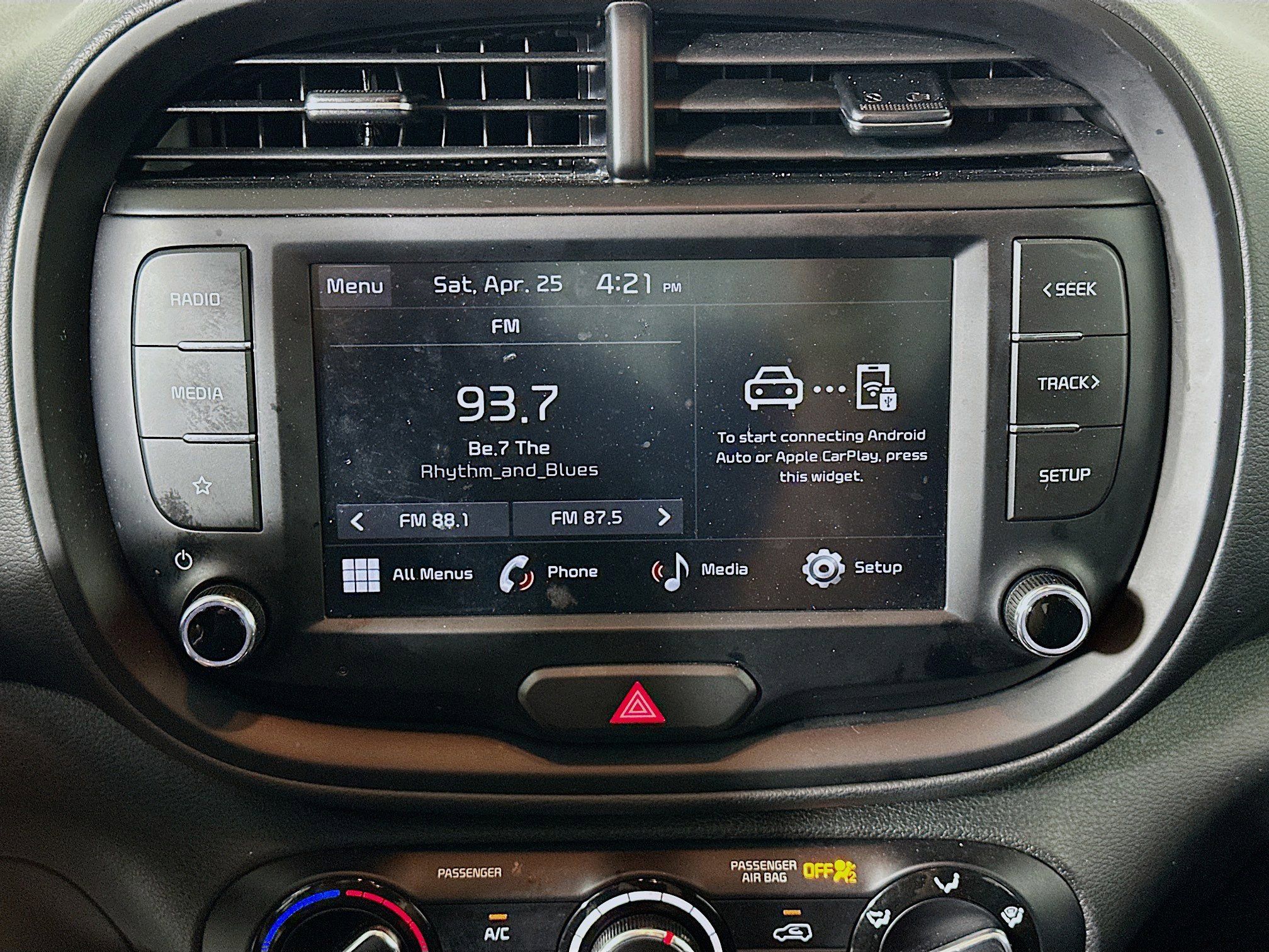 Used 2025 Kia Soul LX w/ LX Technology Package FWD image 21