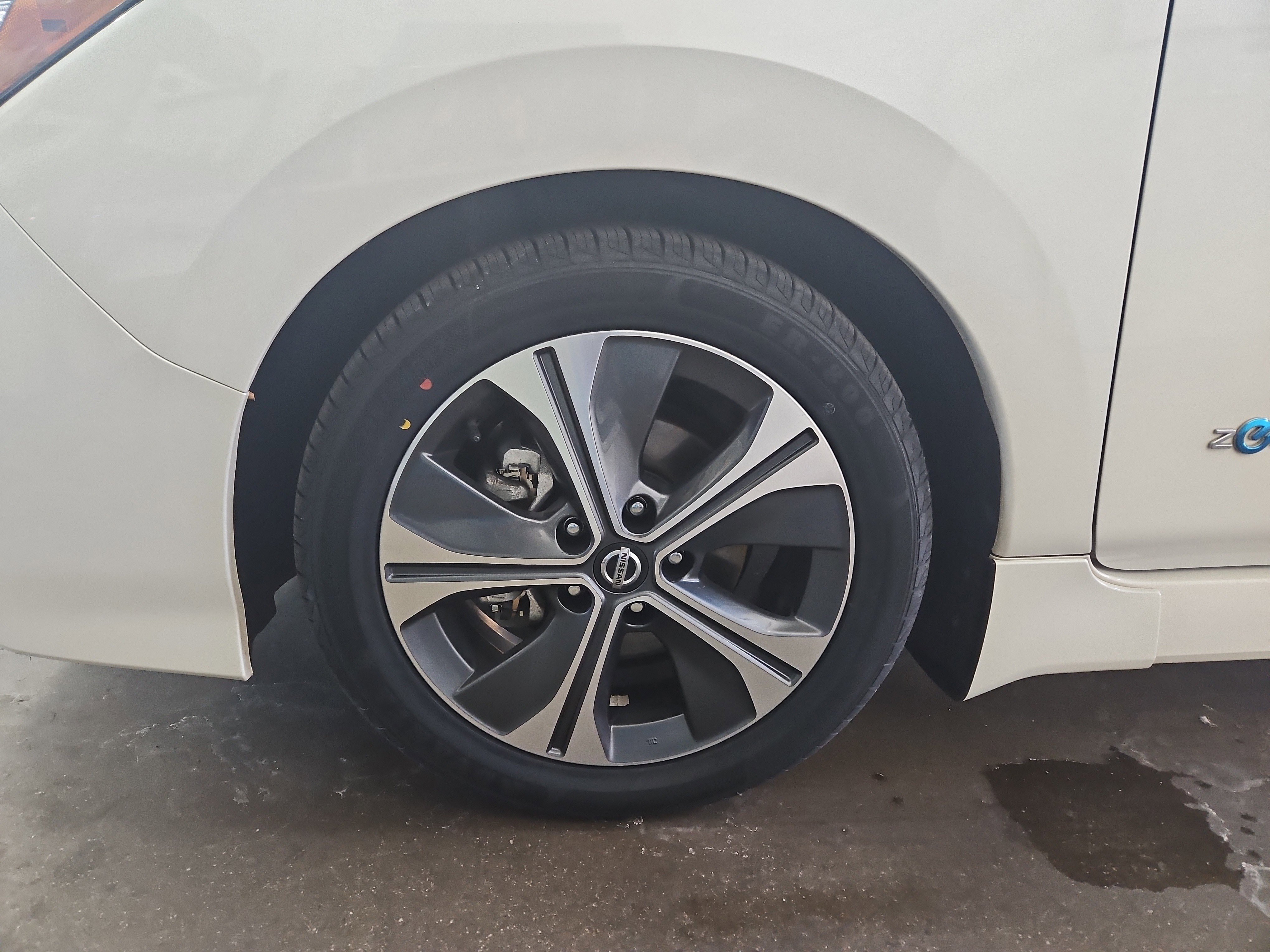 Used 2019 Nissan Leaf SV w/ SV Technology Package image 19