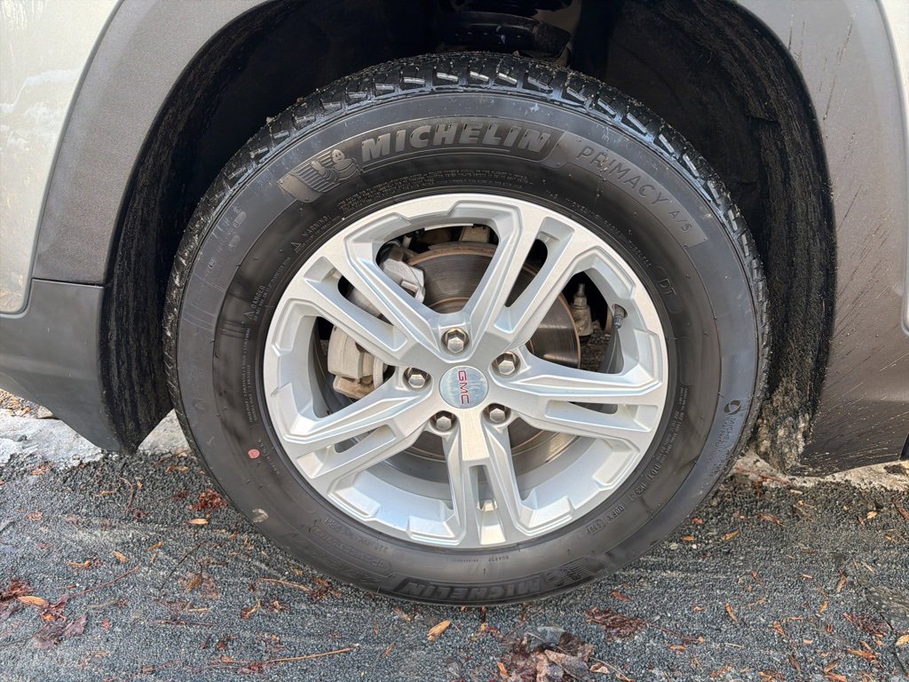 Used 2023 GMC Terrain SLE w/ Driver Convenience Package image 5