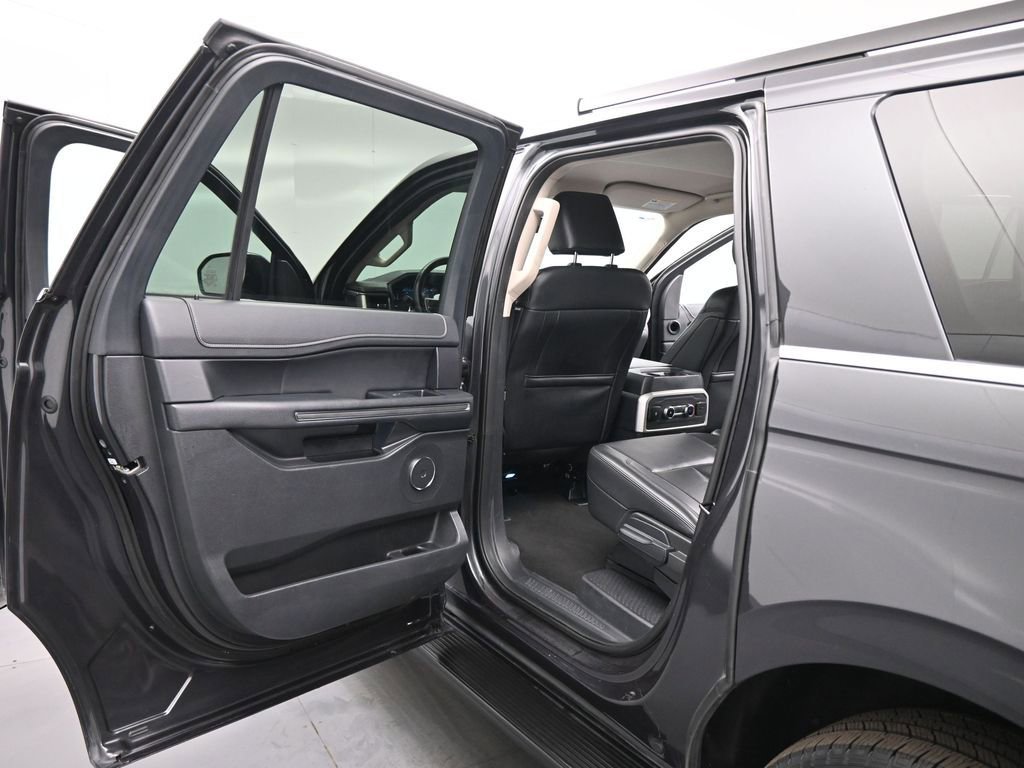 Used 2024 Ford Expedition Max XLT image 18
